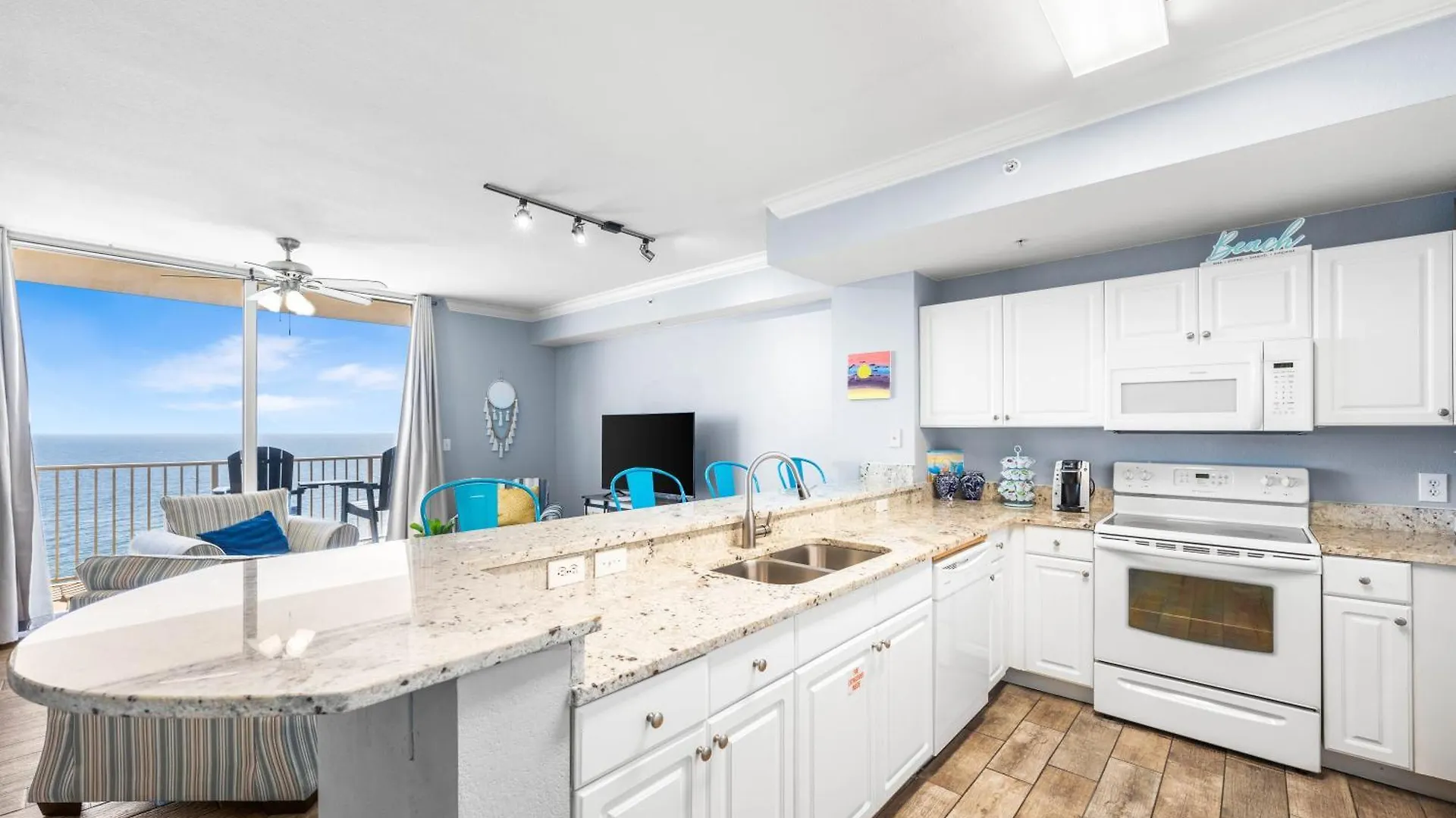 Beautiful Beach Front Condo! - Tidewater 1804 파나마 시티